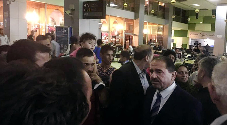 للمرة الثانية ...وزير النقل يفاجئ العاملين في المطار بجولة جديدة